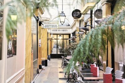Royal Palace & Covered Passages, audioguided tour - Starting at Colonnes de Buren: Get Your Bearings Fast
