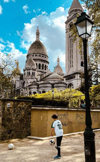 Sacré-Cœur de Montmartre Guided Tour - Starting at Metro Abbesses: quick orientation, no wandering