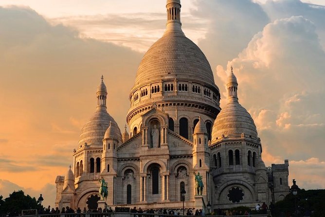 Sacred Heart and Montmartre with private guide - Meeting at Carrousel de Saint-Pierre: Where Your Walk Starts
