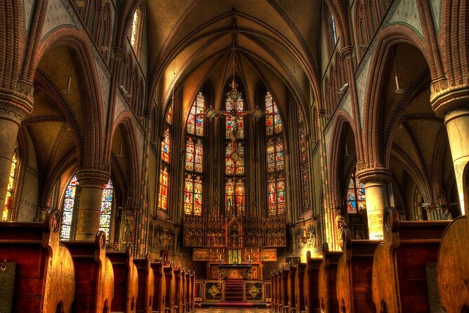 Sainte-Chapelle and Conciergerie Guided Tour with Ticket in Paris - Conciergerie: from royal palace to Revolutionary prison stories