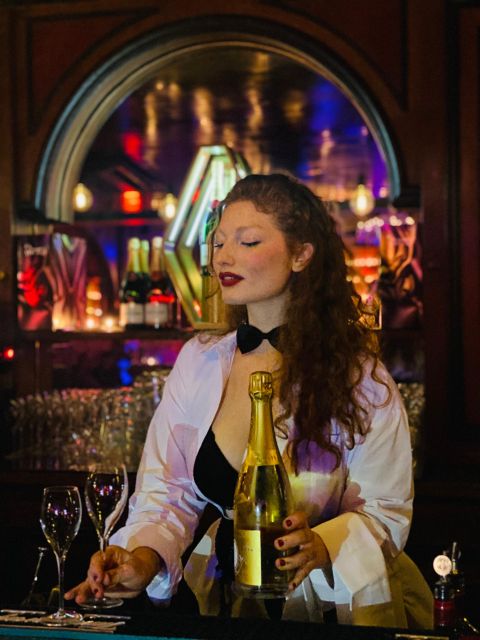 Secret Square Paris : Parisian Strip-Tease Cabaret Ticket - The show itself: center stage strip-tease, elegant presentation