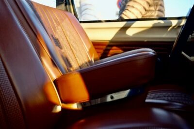 Secrets of Paris Tour in a Vintage Open-Top French Car Citroen DS - Getting picked up smart: meeting points and timing that avoids pain