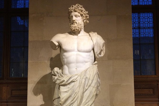 Secrets & Scandals of the Louvre - Limited to 6 Guests - What the guide actually does: answers, pacing, and human context