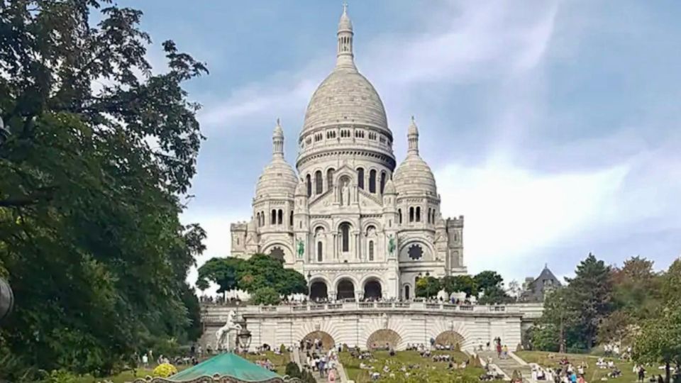 See 10+ Top Paris Sights - Fun Local Guide - Finding Your Start at Metro Anvers (Paris City Vision Kiosk)