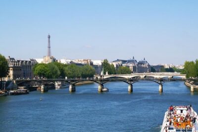 Seine River Cruise and Paris Canals Tour - Entering Canal Saint-Martin: Locks, Footbridges, and Napoleon-Era Engineering