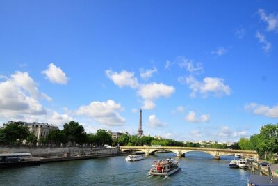 Seine River Cruise & French Crepe Tasting by the Eiffel Tower - Stop 1 Reality Check: Audio Narration and How to Catch It