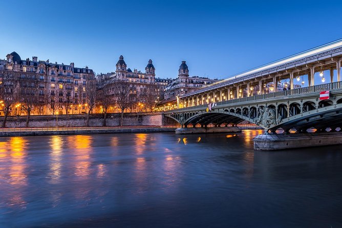 Seine River Cruise & French Crepe Tasting by the Eiffel Tower - Stop 2 Reality Check: When the Crepe Break Gets Stressful