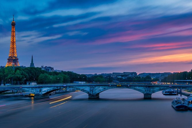 Seine River Cruise & French Crepe Tasting by the Eiffel Tower - Stop 3: Eiffel Tower Moment While You Finish Your Snack