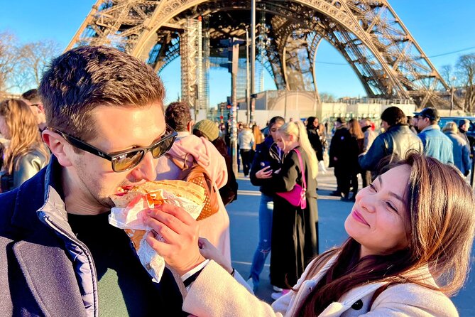 Seine River Cruise & French Crepe Tasting by the Eiffel Tower - Seats, Crowds, and Comfort on a High-Capacity Boat