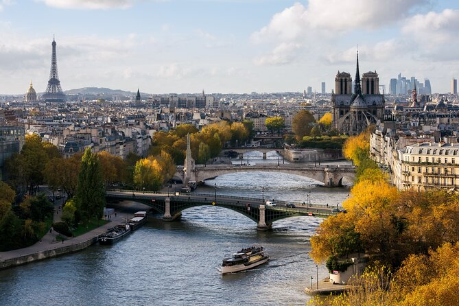 Seine River Guided Cruise with Kids by Vedettes de Paris - Louvre and the scale lesson: why the museum feels bigger from the water