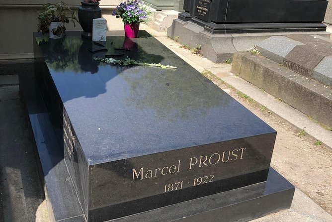 Semi-Private Père Lachaise Cemetery Tour - How the 2-Hour Walk Works on the Ground
