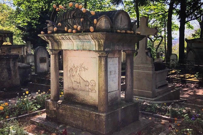 Semi-Private Père Lachaise Cemetery Tour - Group Size, Personal Attention, and Why It Matters