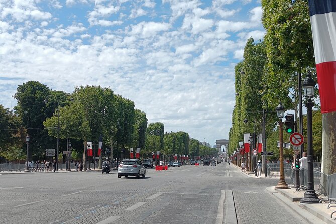 Sightseeing tour of most iconic parisian monuments (rickshaw) - Stop 2: Place Vendôme in a tight, stylish two minutes