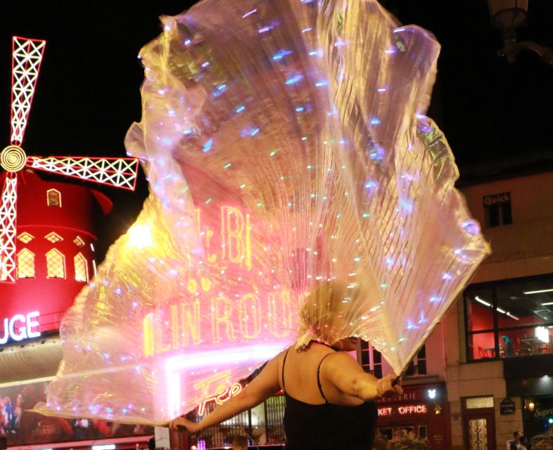 Singing Montmartre by night with a Diva - Place du Tertre: Where the Night Art Scene Lights Up