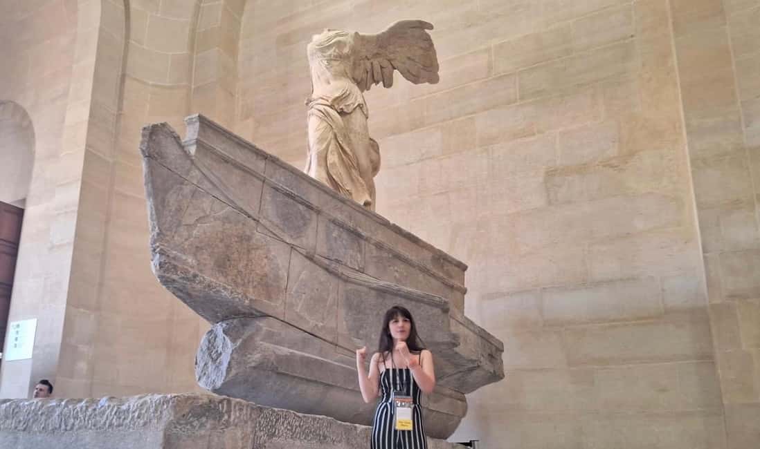 Skip-the-Line Louvre Museum Tour with Artist - Mona Lisa Up Close: Look Like a Painter, Not a Tourist