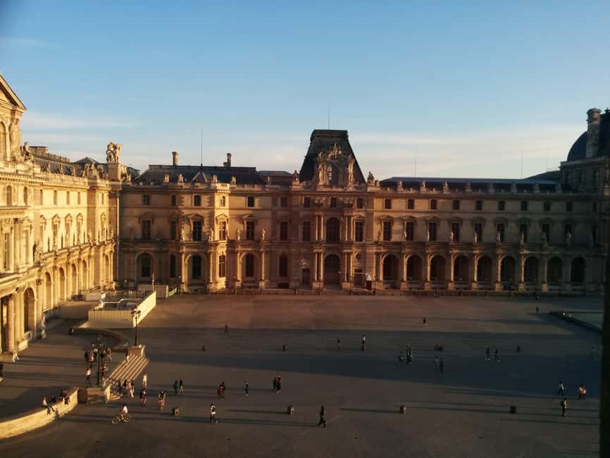 Skip-the-Line Louvre Museum Tour with Artist - Pace and Crowd Navigation: Short, Focused, and Still Personal