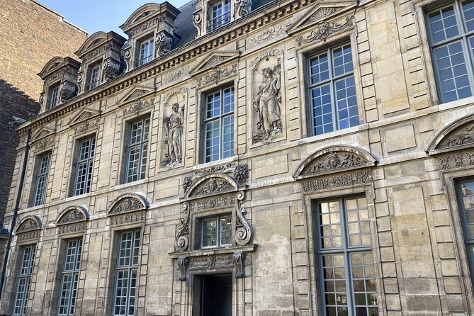 Small Group Marais/Place des Vosges Walking Tour -10 people max - Key points at a glance
