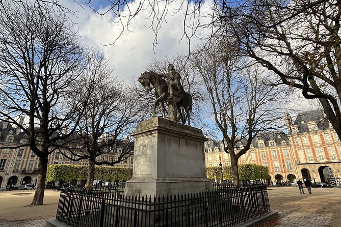 Small Group Marais/Place des Vosges Walking Tour -10 people max - Meeting at Saint-Paul-Saint-Louis and finishing by La Boutique Jaune