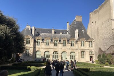 Small Group Marais/Place des Vosges Walking Tour -10 people max - Who’s running the show: the value of Sébastien