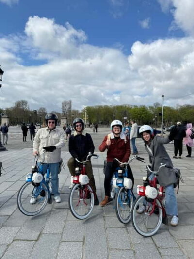 Solex Guided Tour of Chic Paris - First stop energy: Père Lachaise Cemetery in quick guided form