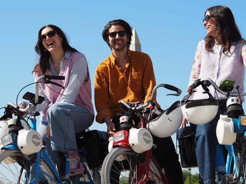 Solex Guided Tour of Chic Paris - Seine riverbanks: where the ride turns scenic