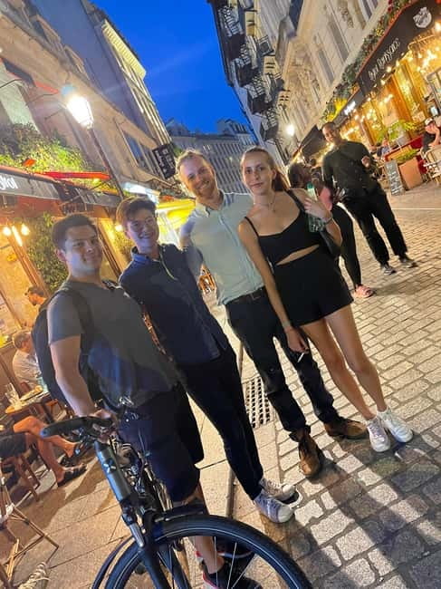 Solo travelers Meetup:A cultural stroll,Drinks & socializing - Walking Through Paris at Night: Comfort and Safety Thoughts