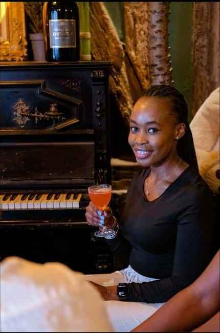 Solo travelers Meetup:A cultural stroll,Drinks & socializing - Cost and Value: What $23 Really Buys in Paris
