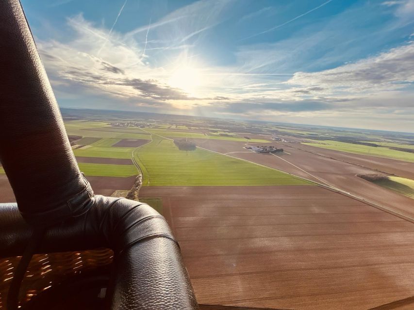 South of Paris: hot air balloon flight - Altitudes over treetops and fields: why the views feel close