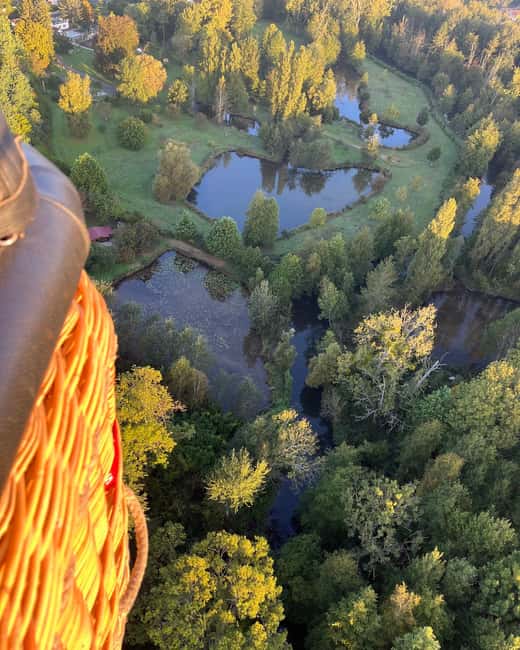South of Paris: hot air balloon flight - The romantic factor: wine after landing and a keepsake video