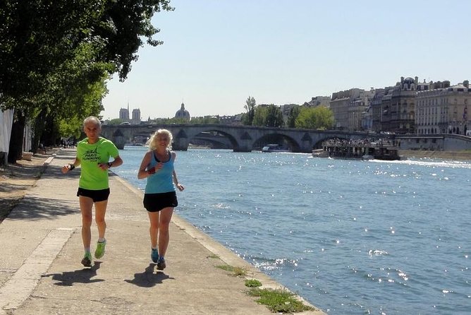Sports, fun and educational discovery of Paris - Louvre Museum Area: Courtyards, Passages, and What to Notice