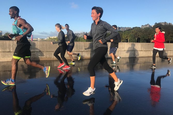 Sunrise Run & Sightseeing in Paris - Notre-Dame, Palais de Justice, and Sainte-Chapelle: fast stops, strong orientation