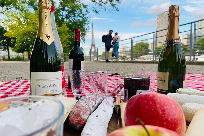 Sunset Picnic with View of Eiffel Tower and Live Music - BYOB Strategy: Make Your Drinks Easy (and Extra Fun)