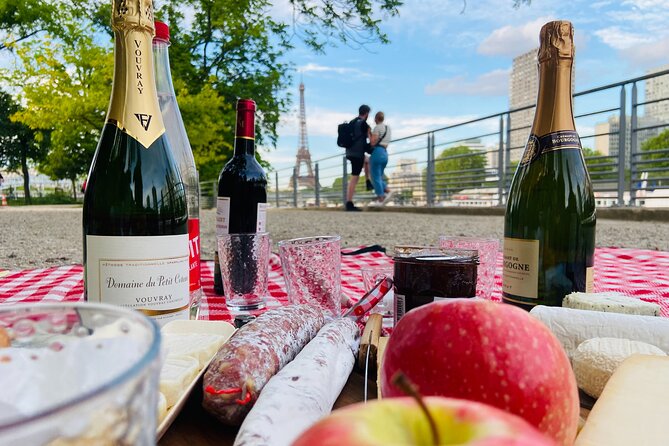 Sunset Picnic with View of Eiffel Tower and Live Music - Timing and Meeting Point: When the Music Kicks Off