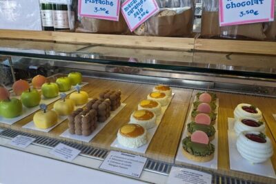 Sweet walking food tour in Paris with local guide - Stop-by-stop sweets and what makes each place different