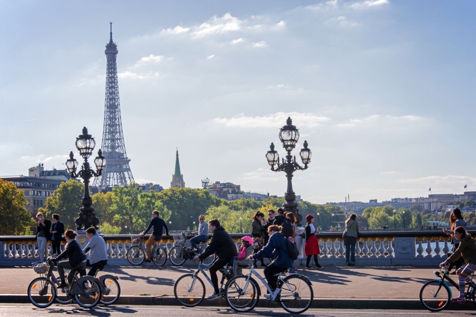 The Best of Paris by Bike with a Local - Arc de Triomphe: the viewpoint moment you can plan around