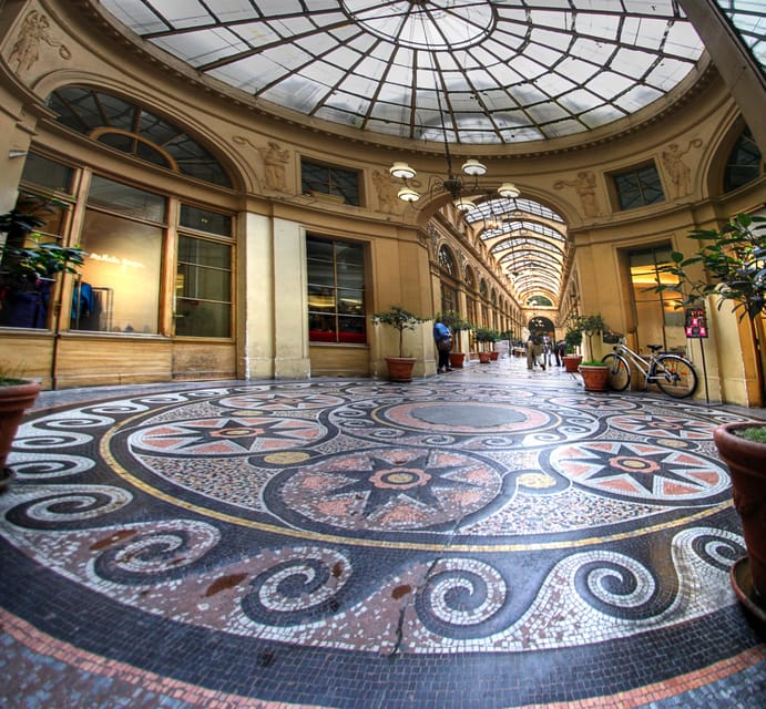 The covered passages of Paris - Meeting at Place Colette near the Comédie-Française