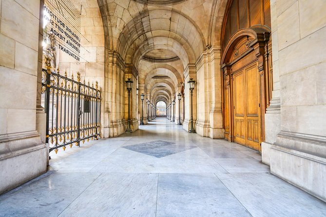 The Da Vinci Code in Paris: Follow the Trail with a Local - The church stop: film location, plus a memorable sound detail