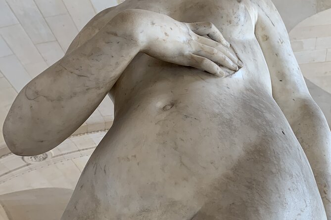 The Louvre: art and love. - A guide team built for jokes and real discussion