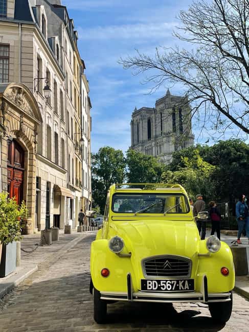 The Paris "Rive Gauche" tour in a vintage Citroën 2CV - Palais-Royal Quarter and Place Vendôme: beauty at walking-speed, then car-speed