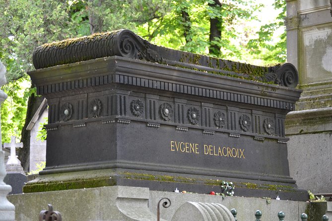The Pere Lachaise Cemetery Private Tour - Celebrity graves and the stops that make Père Lachaise feel personal