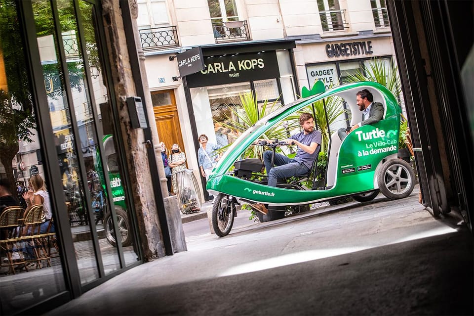 The Tout Paris Private Rickshaw bike Tour with Audio Guide - Hôtel de Ville to Notre-Dame: classic Paris from the inside lane