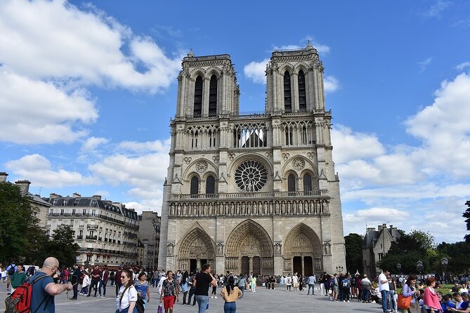 Tour guide in Paris - Visit Paris with your official guide ! - Private Guide Logic: Less Waiting, More Seeing