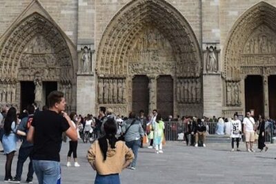 Tour guide in Paris - Visit Paris with your official guide ! - Eiffel Tower by the Seine: River Walk Orientation, Paid Entry Optional