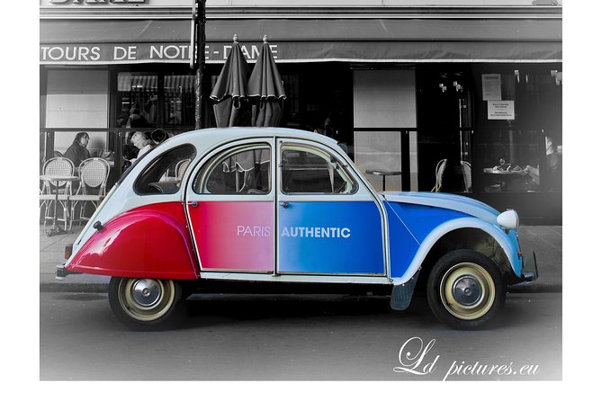 Tour in a vintage car with a Parisian - Why a tricolor Citroën 2CV ride feels so different in Paris