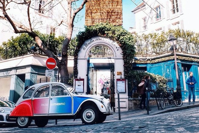 Tour in a vintage car with a Parisian - Comfort in real Paris weather: blankets, roof choice, and rain days