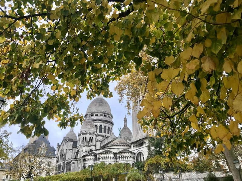 Tour in Italian of the Montmartre district with local guide - A note on the guides: friendly, professional, and practical