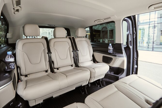 Transfers between Paris, CDG, Orly, Disneyland & Versaille by van - The meet-and-greet system: how your driver finds you