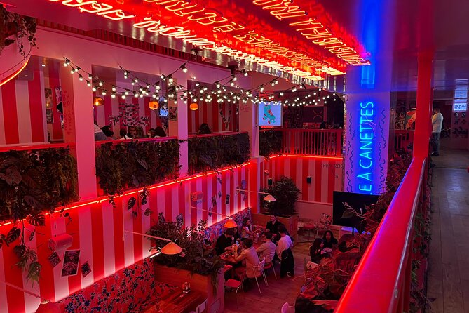 Tripa Paris Pubcrawl / Bar Tours - The middle two bars: photos, party playlists, and a tight timeline