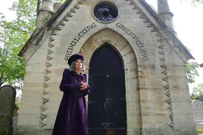 Unusual 2-hour guided tour of the Père Lachaise cemetery - Key things to know before you go