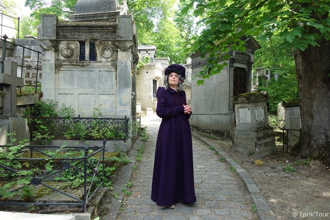 Unusual 2-hour guided tour of the Père Lachaise cemetery - The Great Sibyl’s Humor Makes the Learning Stick